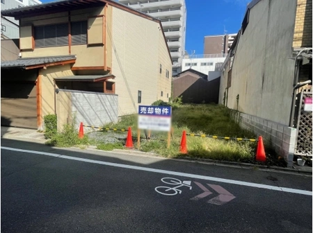 京都府京都市下京区綾小路通油小路西入西綾小路東半町