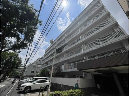 東京都港区三田2丁目