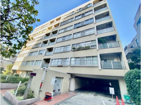東京都港区三田4丁目