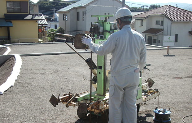 専門家による検査の様子